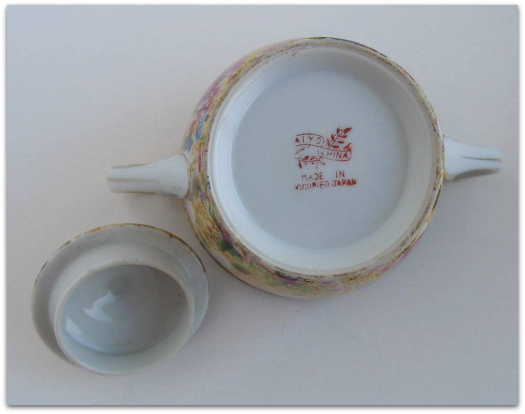 ral TEA SET With Gold Accent Trim Occupied