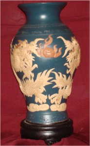 Beautiful Chinese Dragon Vase With two Dragons