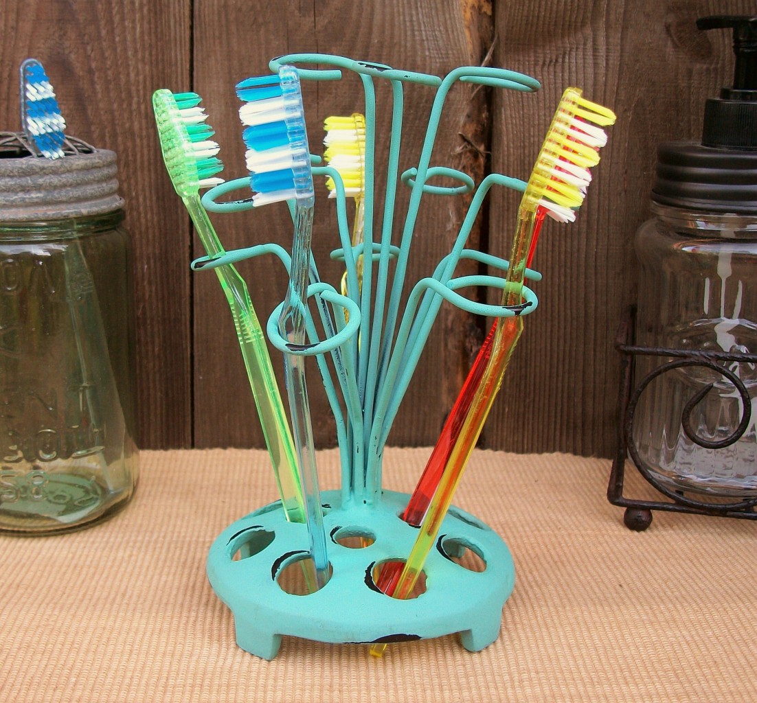 Vtg Antique Style Metal Flower Frog Toothbrush HolderPrimitive Country