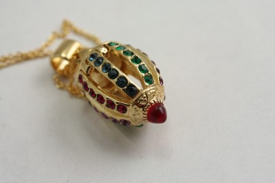 Costume Crystal Jewelry on Lindenwold Costume Jewelry Rhinestone Egg Necklace 16 Ebay