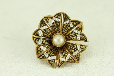 Costume Vintage Jewelry on Vintage Costume Jewelry Spain Damascene Clip Earrings Brooch Pin