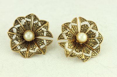 Antique Costume Jewelry on Vintage Costume Jewelry Spain Damascene Clip Earrings   Brooch Pin