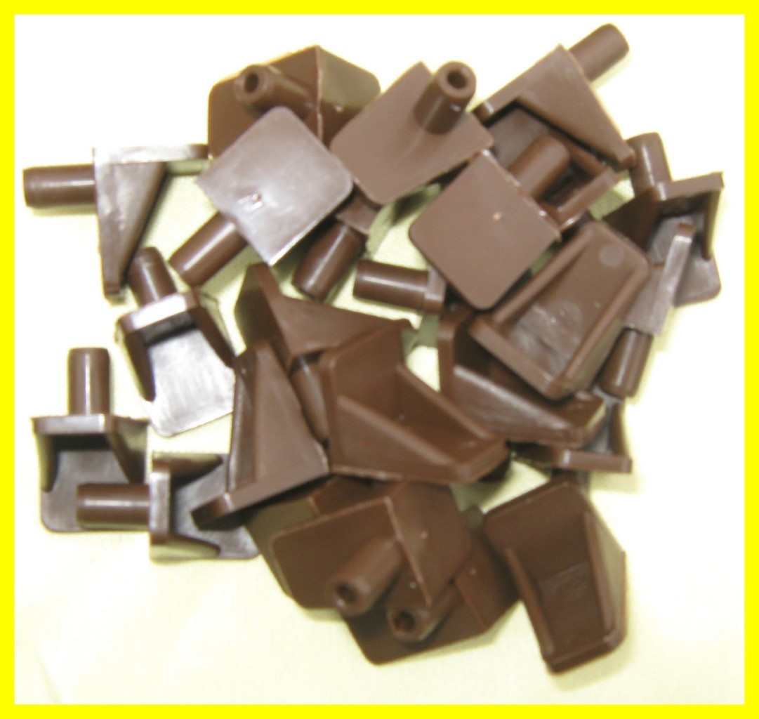 48 x White/Brown Plastic Peg 5mm Shelf Supports (Studs) eBay
