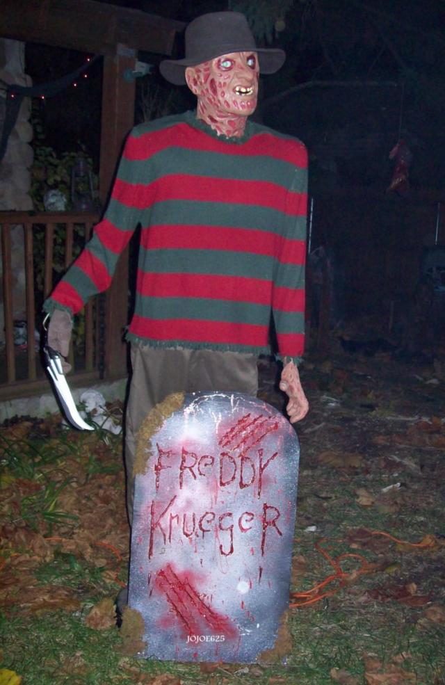 WOODEN &quot;FREDDY KRUEGER&quot; HALLOWEEN TOMBSTONE PROP *LIFE SIZE TOMBSTONE