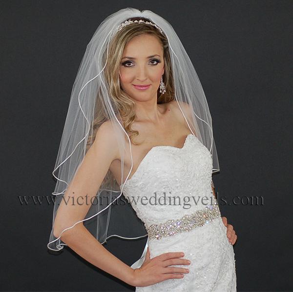 white bridal veil accesories