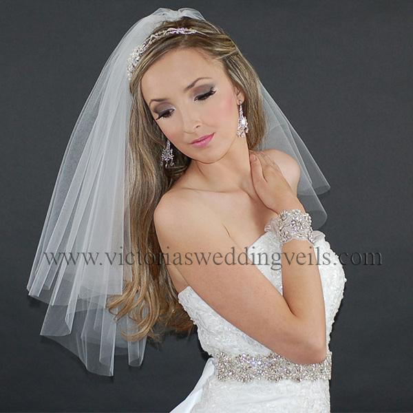 wedding veil with cut edge