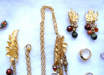  Vintage Jewelry on Vintage   New Jewelry Lot Mixed Necklaces Rings Pins Brooch Earrings