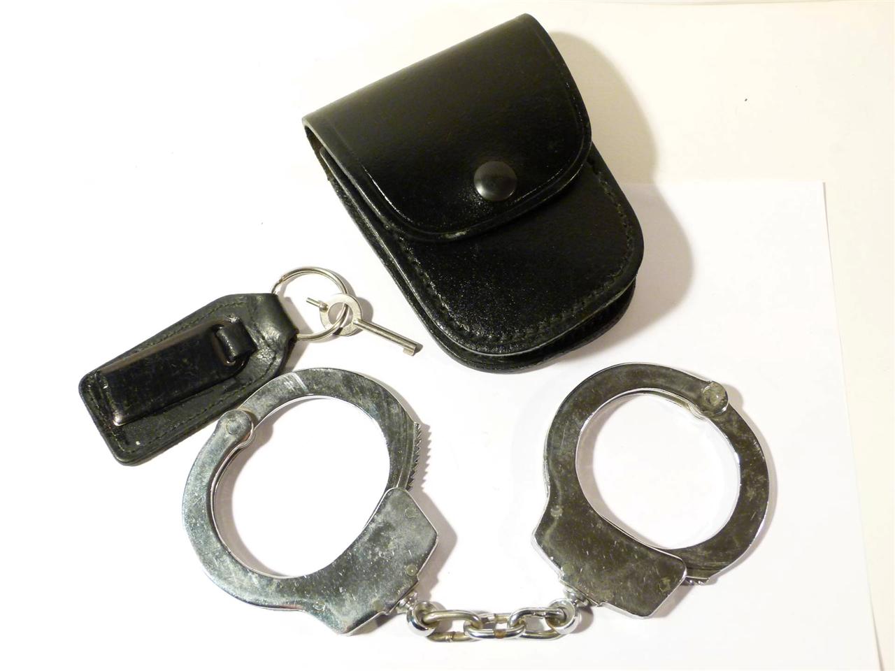 Pr Restraints Handcuffs Police Bondage in Hiatts 1/F Leather Belt Pouch