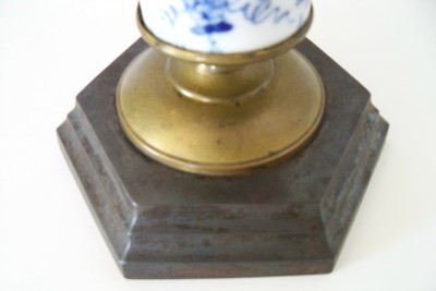 Brass  Lamps Antique on Antique Oil Lamp Brass Porcelain   Antique 2 Part Shade   Ebay