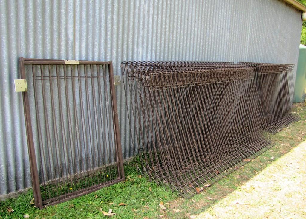 PoolfencingARCpoolfenceFencepanelspowdercoatedDogrunperhapsVGC