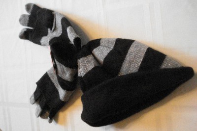 NWT Girls  Hat & Glove Set  One Size Fits Most