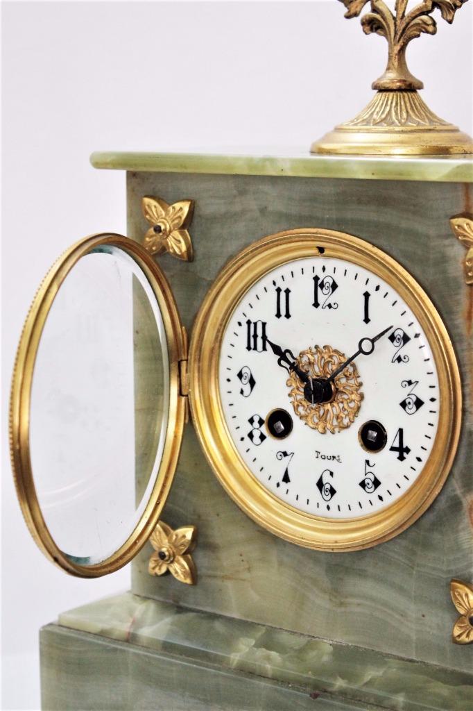 EXCELLENT ANTIQUE GREEN ONYX FRENCH CLOCK GARNITURE TWIN CANDELABRAS