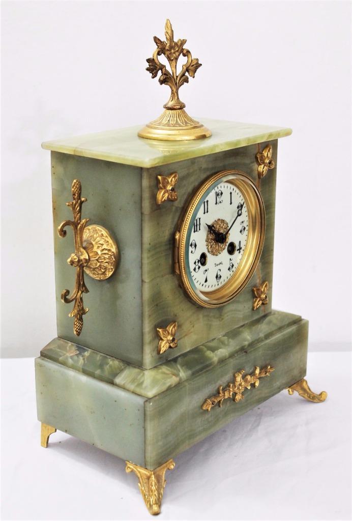 EXCELLENT ANTIQUE GREEN ONYX FRENCH CLOCK GARNITURE TWIN CANDELABRAS