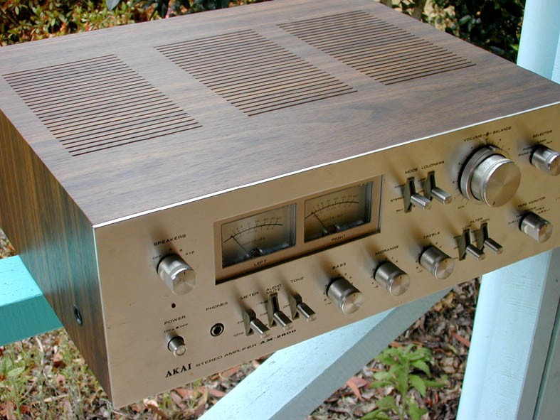 Akai 1980