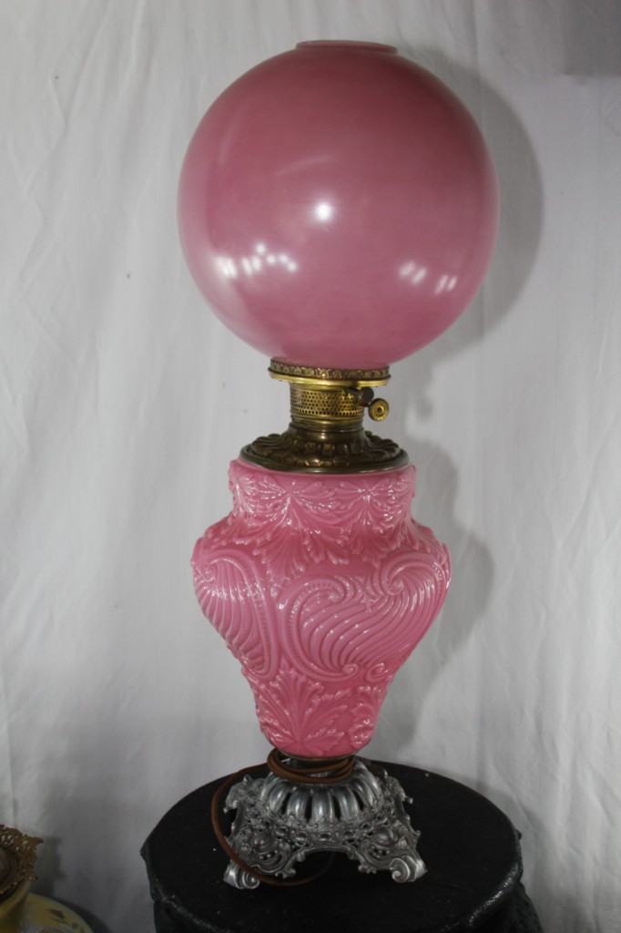 GONE WITH THE WIND LAMP SATIN GLASS ANTIQUE PINK 28" T