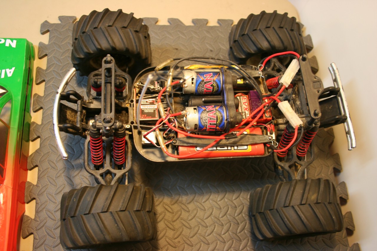 traxxas emaxx 3906