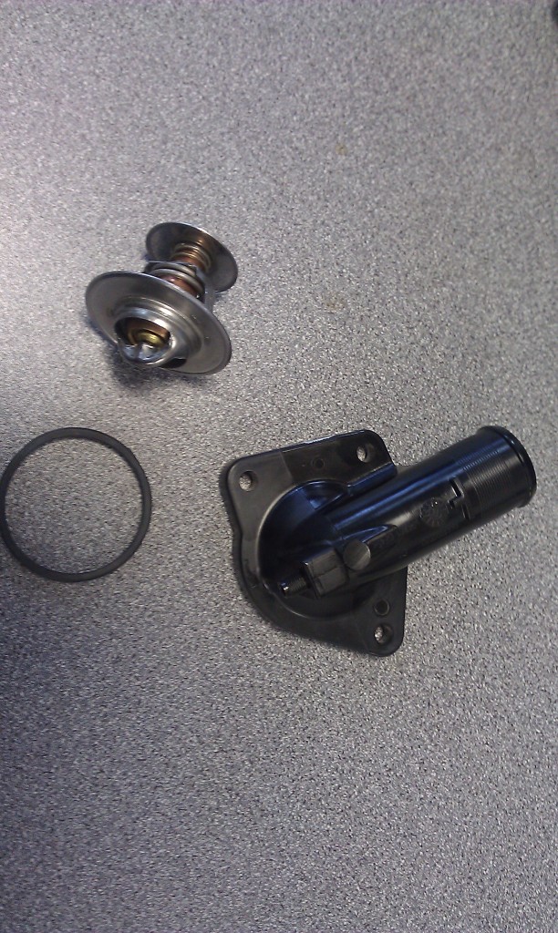 THERMOSTAT &HOUSING FOR PEUGEOT 206 306 307 406 607 PARTNER 2.0HDI