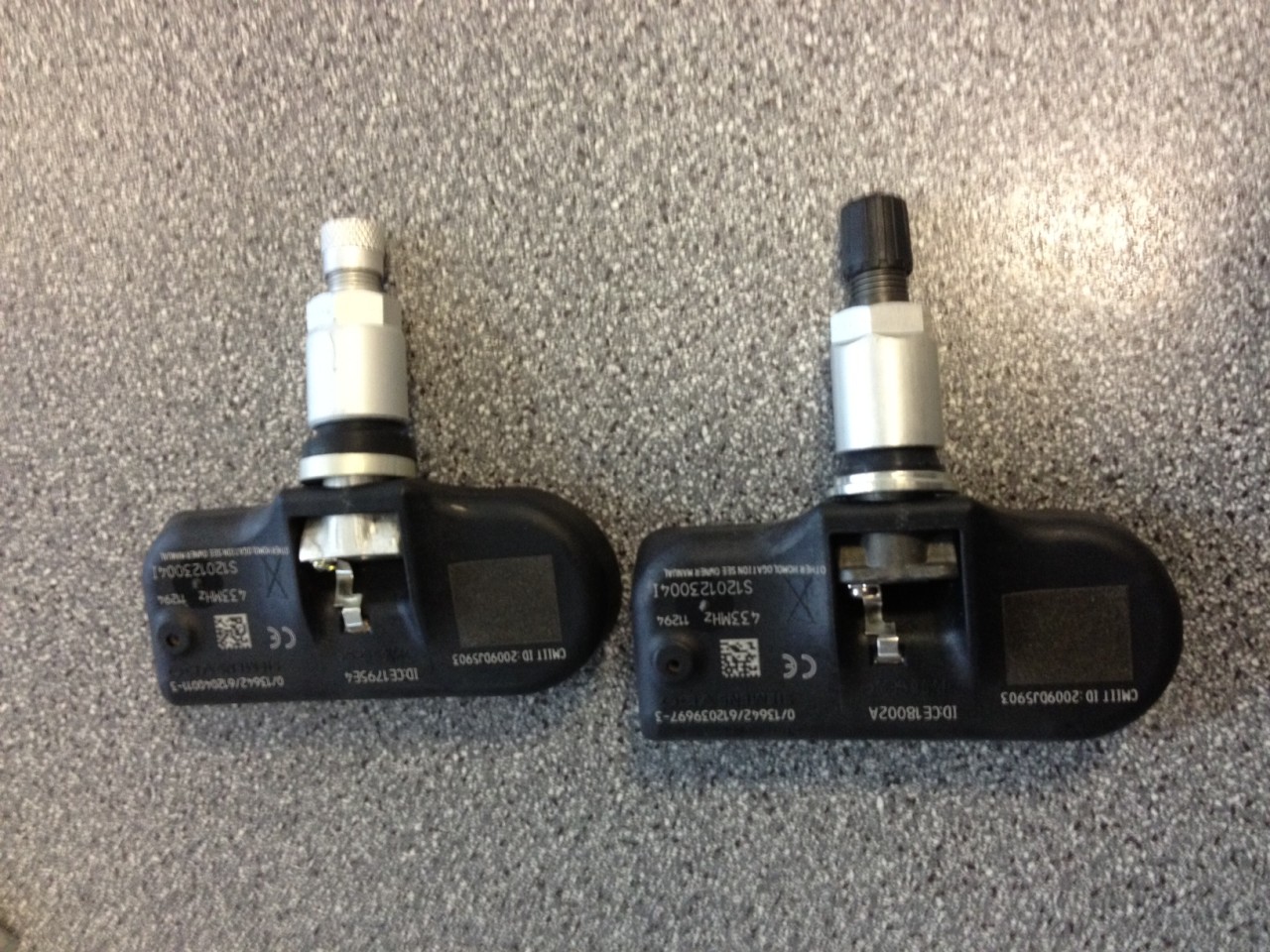 CHRYSLER 300C TIRE TYRE PRESSURE MONITOR SENSOR TPMS VALVE REPAIR