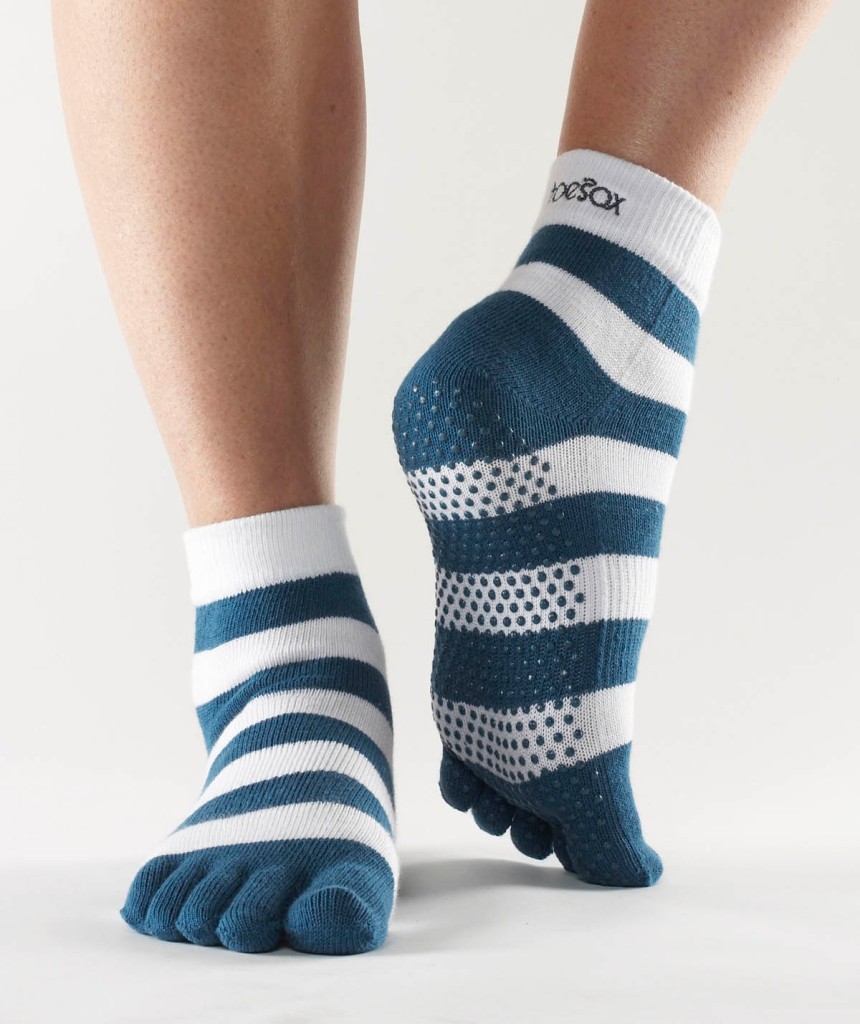 TOESOX Toe Sox Yoga Pilates Exercise Sock FULL TOE HOLIDAY BLUE / WHITE STRIPE - Picture 1 of 1
