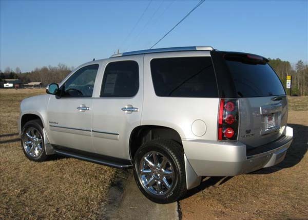 2007 Gmc yukon tail light covers
