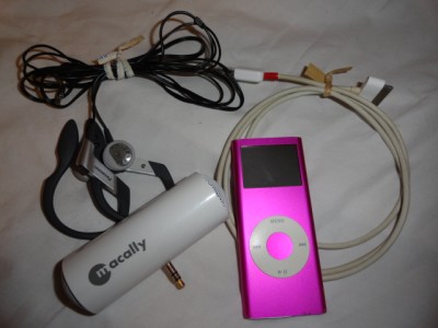Luggage Generation World on Apple Ipod Nano 2nd Generation Pink 4 Gb With Extras 885909110117