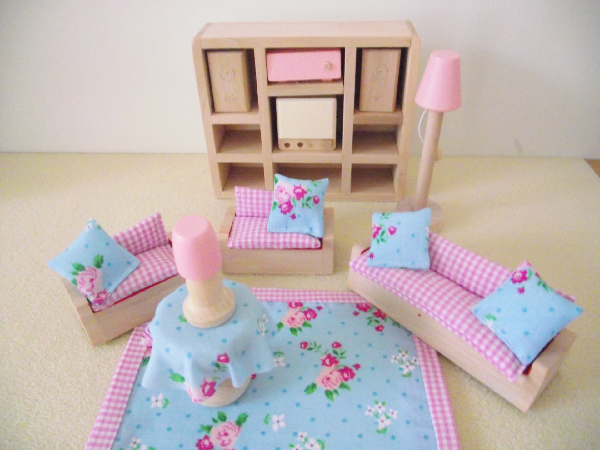MINIATURE CHILDRENS LUXURY WOODEN DOLL HOUSE FURNITURE SOFA COUCH