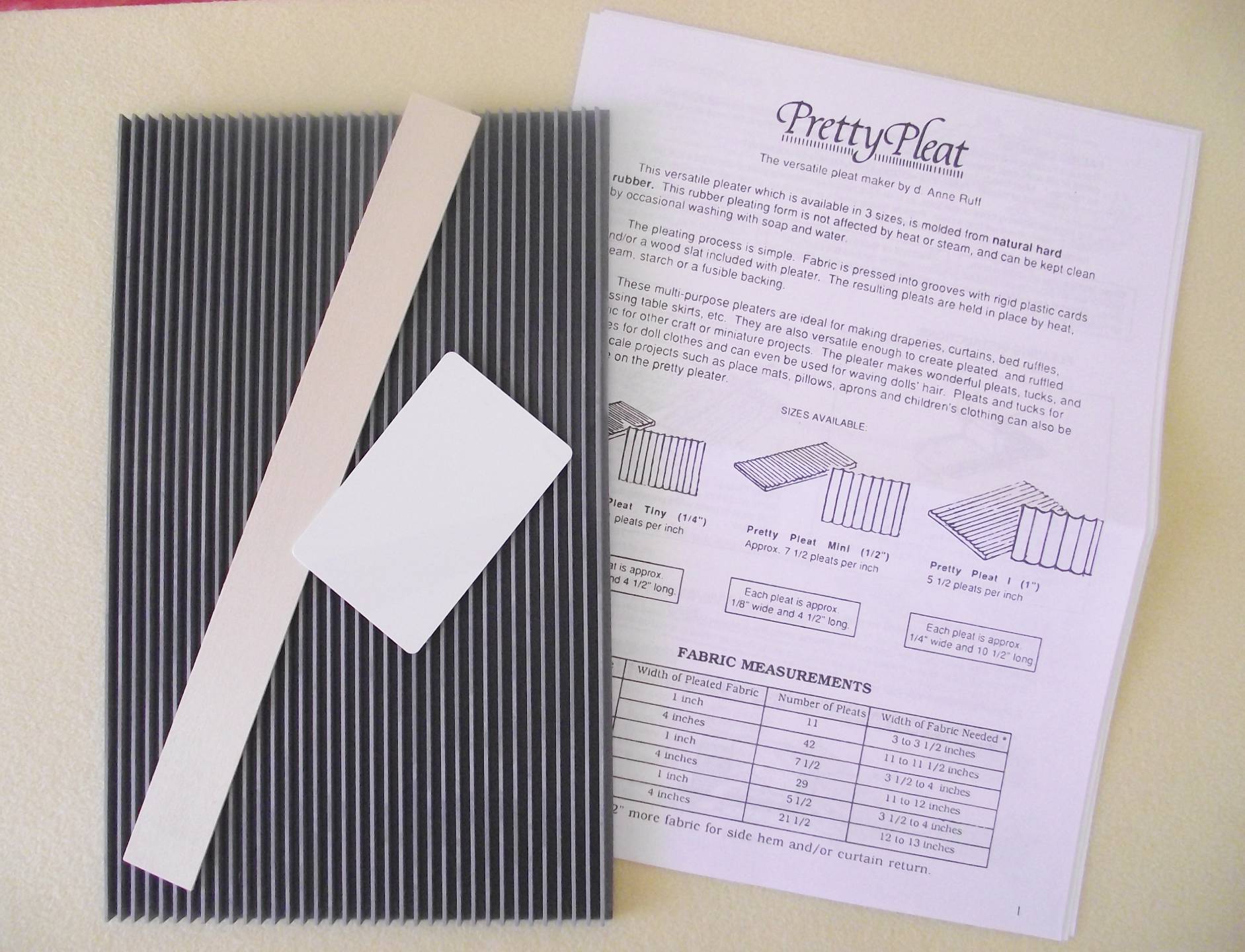 MINIATURE DOLL HOUSE PRETTY PLEAT 1 CURTAIN PLEATER WITH TOOLS