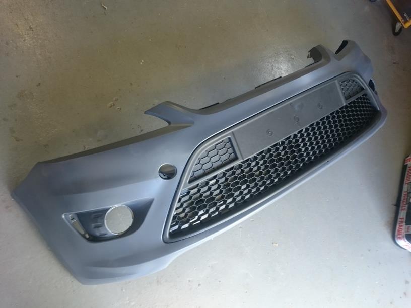 Ford Focus MK2 ST Facelift Front Bumper BRAND NEW with grilles