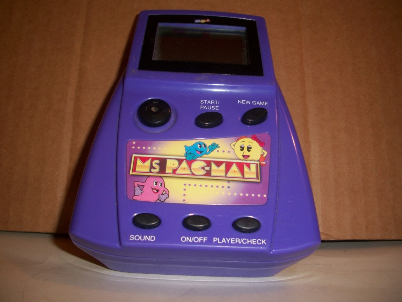HANDHELD GAME MS PACMAN MGA 1982 COLLECTIBLE