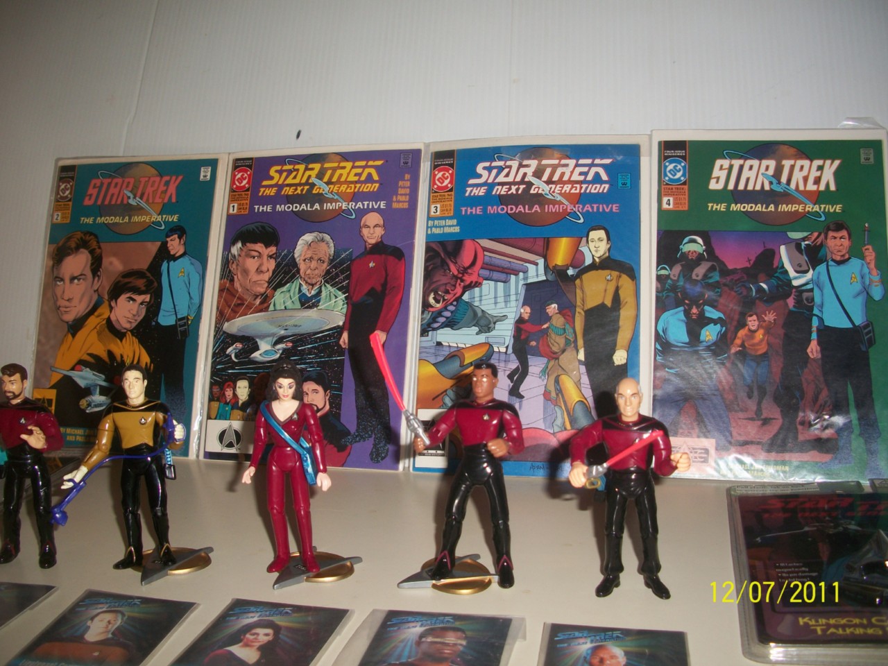 VINTAGE STAR TREK, ACTION FIGURES, COMIC BOOKS, TRADING CARDS, TALKING