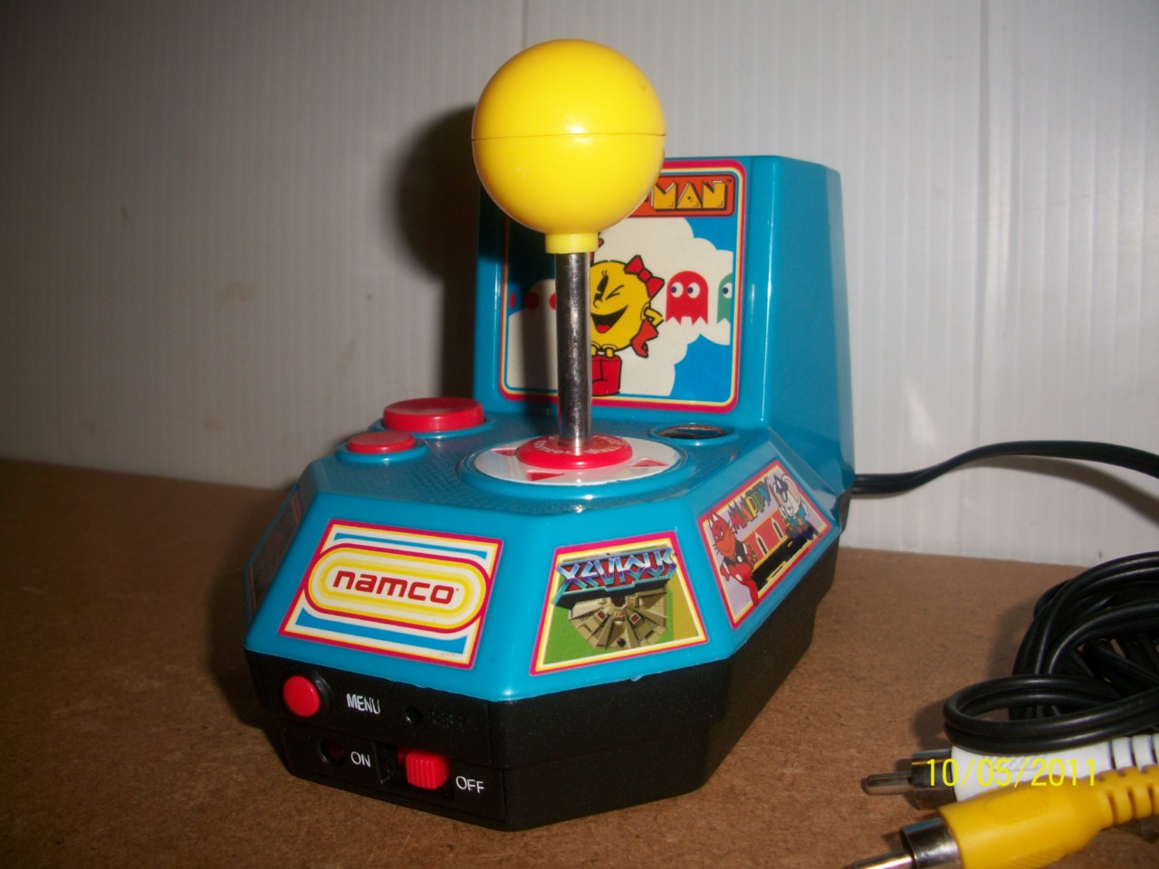 JAKKS PACIFIC MS. PACMAN NAMCO PLUG & PLAY TV GAME CONTROLLER W/EXTRA