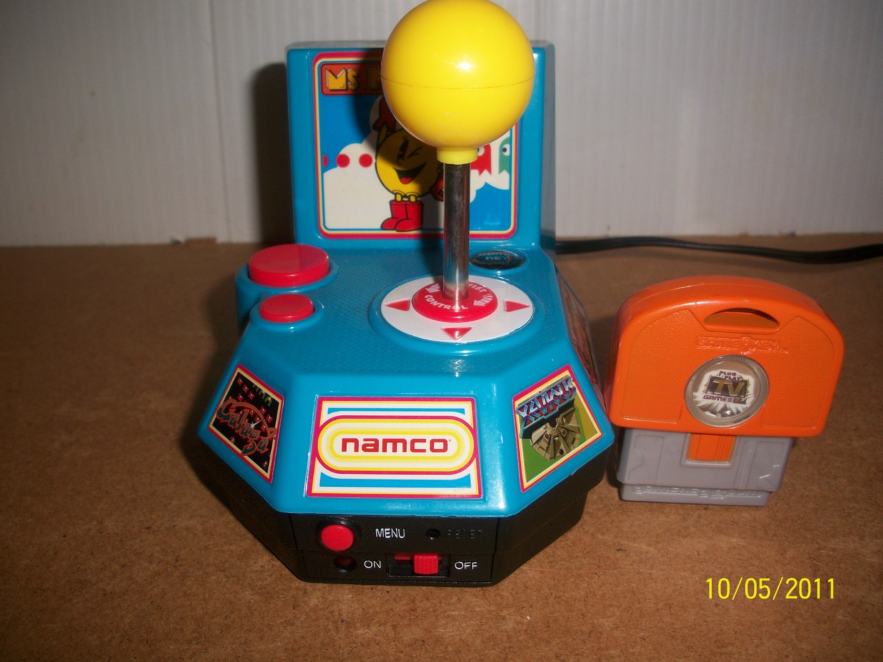JAKKS PACIFIC MS. PACMAN NAMCO PLUG & PLAY TV GAME CONTROLLER W/EXTRA