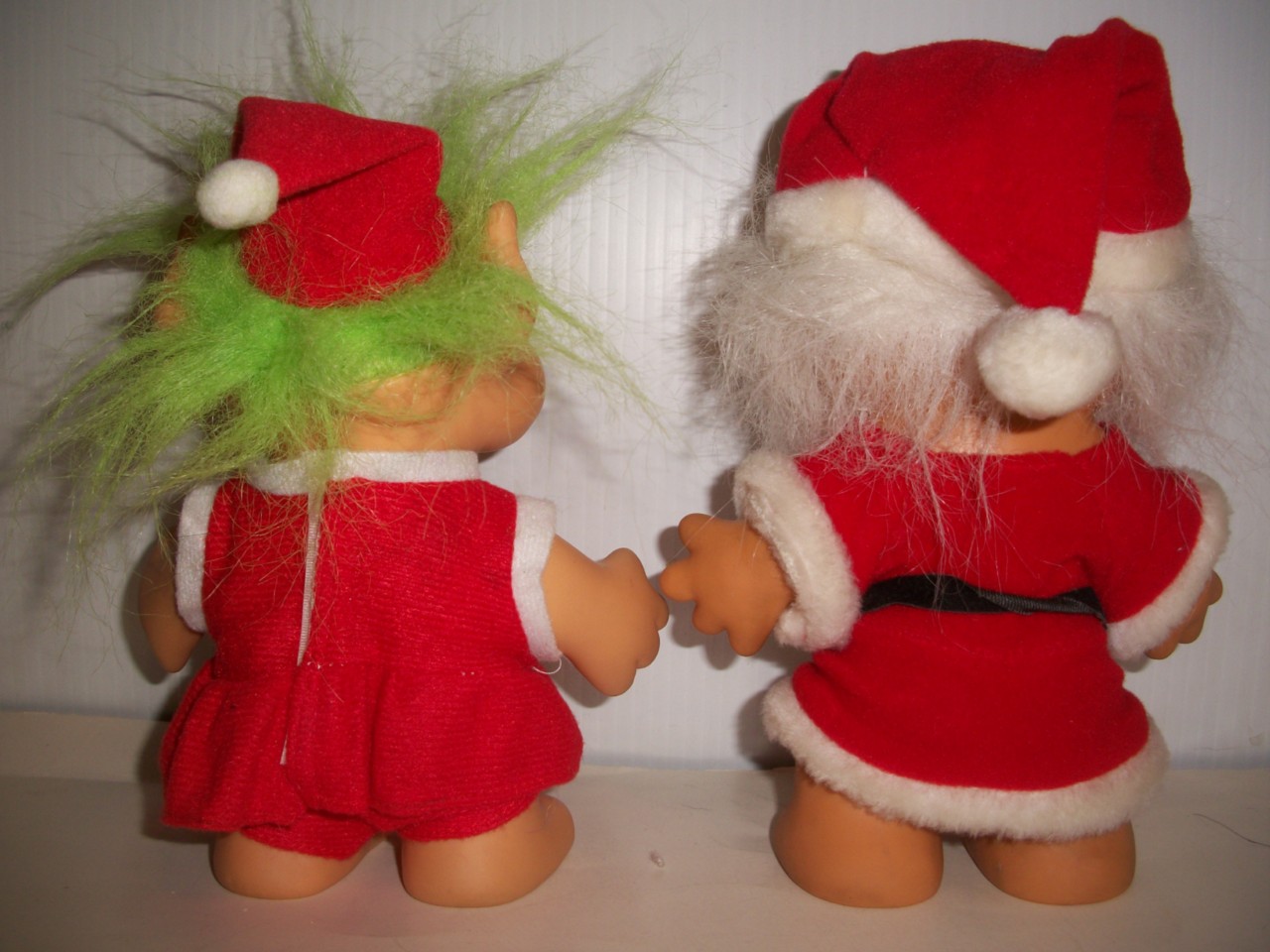 TROLL RUSS BERRIE COLLECTIBLE 7" CHRISTMAS SANTA CLAUS GIRL CHRISTMAS