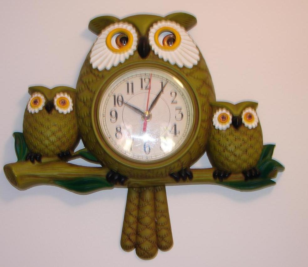 VINTAGE RETRO VERY FUNKY PLASTIC OWL WALL CLOCK WITH MOVING EYES eBay
