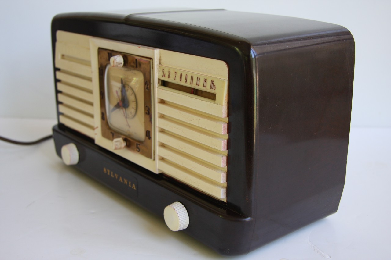 RETRO SYLVANIA 540M BAKELITE TABLE TOP TUBE ALARM CLOCK RADIO eBay