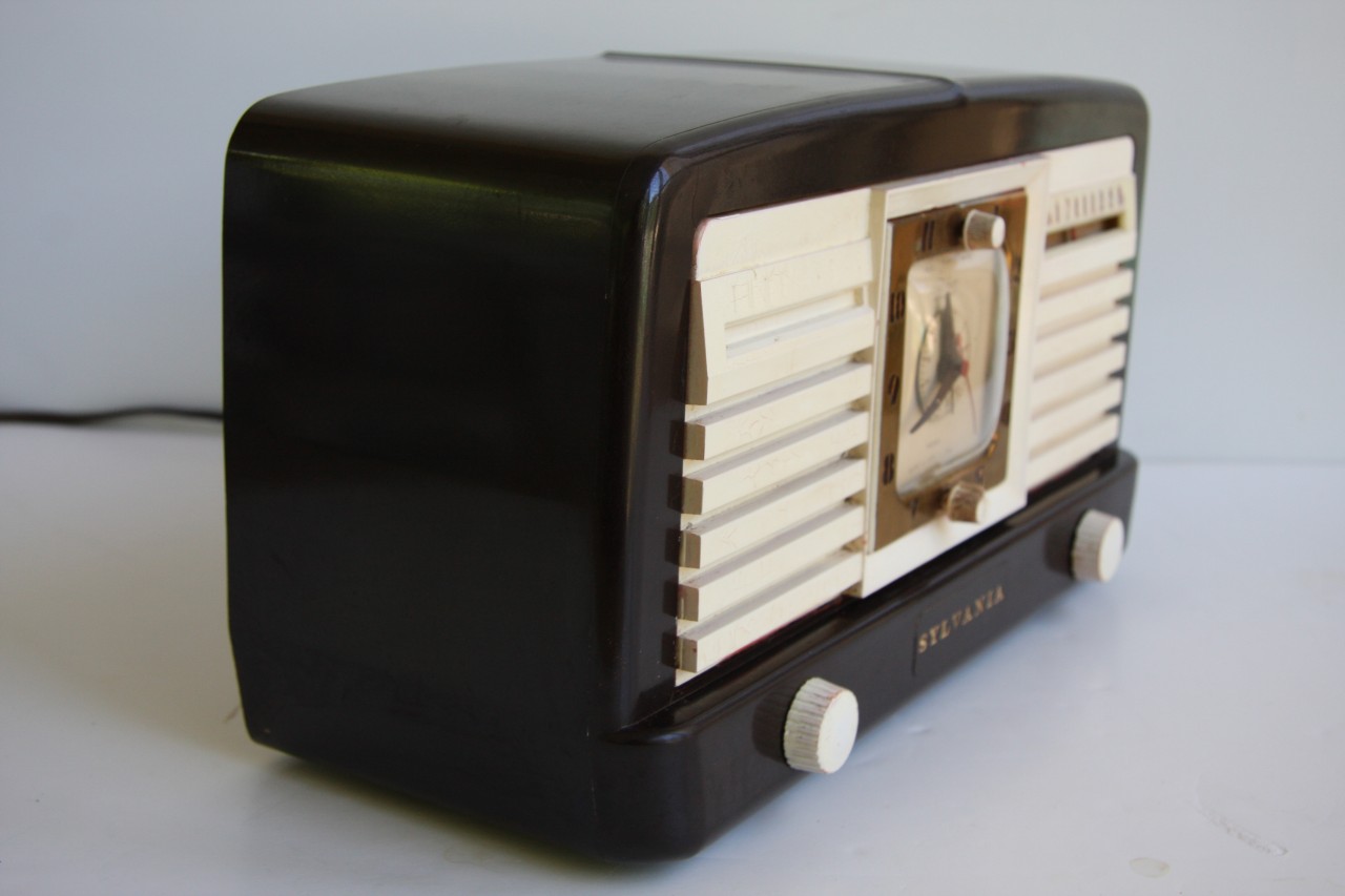 RETRO SYLVANIA 540M BAKELITE TABLE TOP TUBE ALARM CLOCK RADIO | eBay