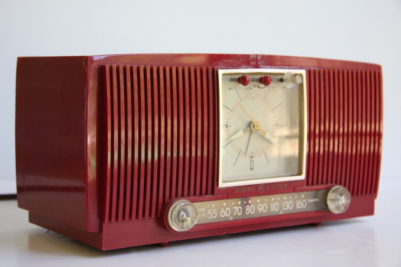 RETRO RED GE GENERAL ELECTRIC AM TABLE TOP TUBE ALARM CLOCK RADIO eBay