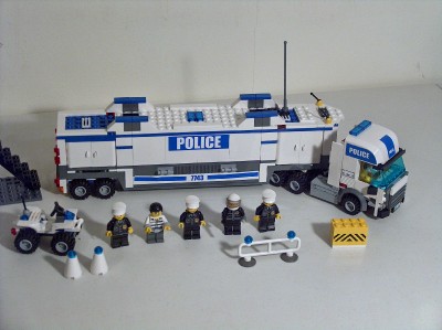Lego City 7743 Police Command Center Mobile Truck Set Minifigs ...