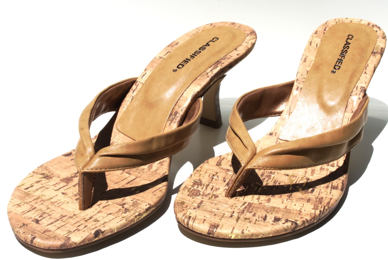 Classified Wood Flip Flops Sandals Shoes Womens (Retail 49) eBay