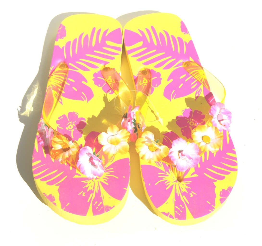 Sandal King Yellow Hawaiian Flowers Women Beach Flip Flops Retail 42 ...