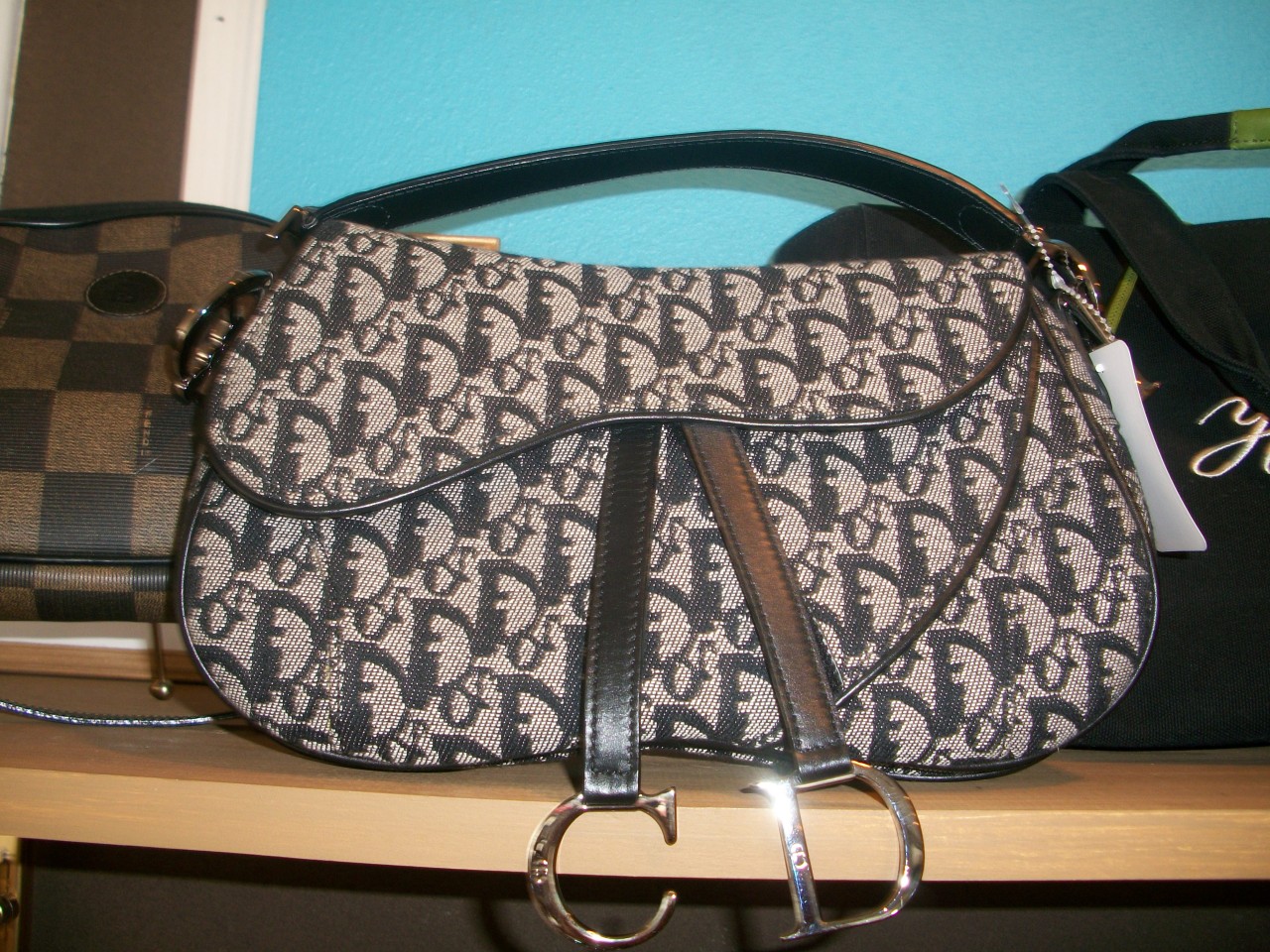 DIOR