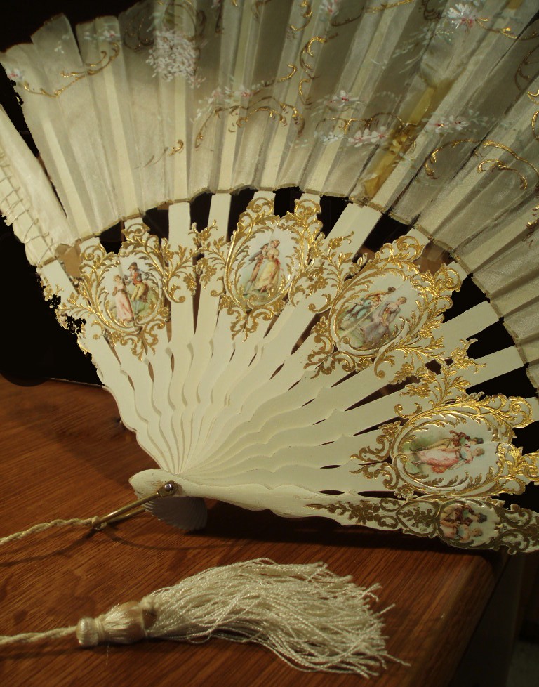http://img.auctiva.com/imgdata/1/2/9/2/9/2/2/webimg/389643676_o.jpg