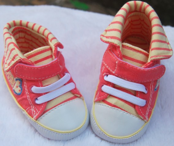 infant girl tennis shoes size 3