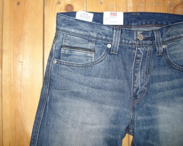 levis with back pocket flap