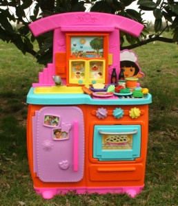 Fisher-Price Dora Fiesta Favorites Kitchen Dora's Talking Kitchen Dora