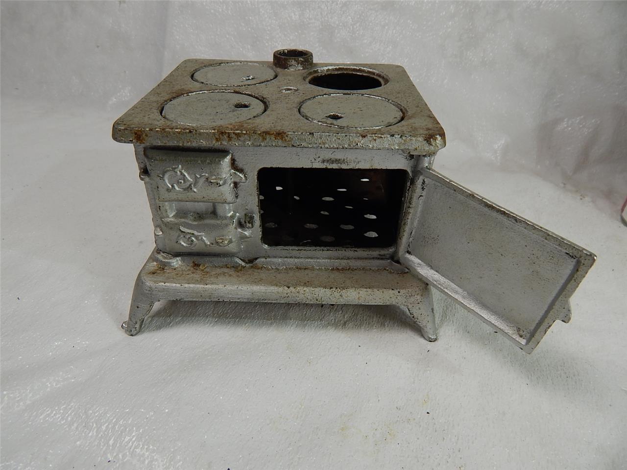 ANTIQUE TOY CAST IRON STOVE | eBay