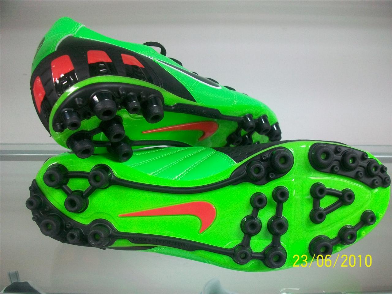 mens moulded football boots