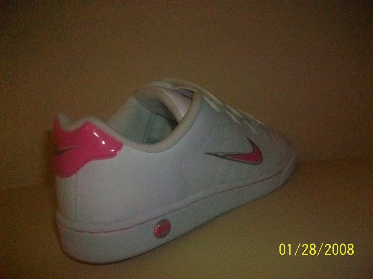 nike trainers with velcro fastening