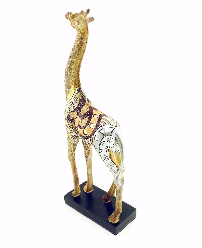 standing giraffe statue