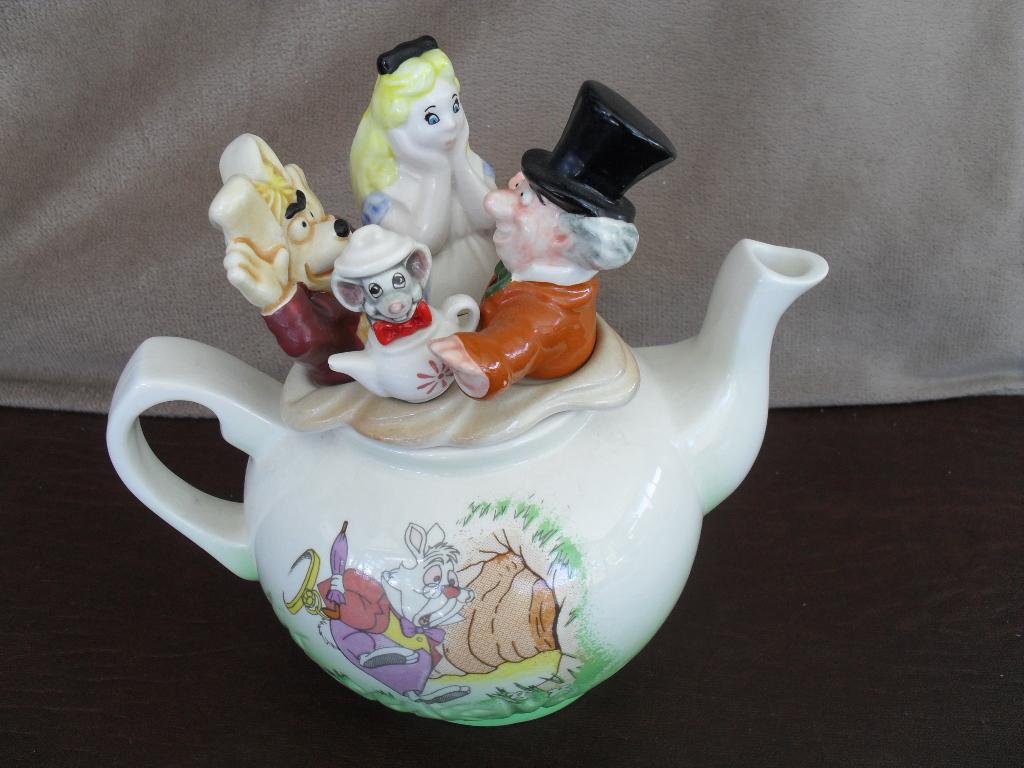 RARE Walt Disney ALICE IN WONDERLAND Teapot by CARDEW LIMITED 2854/5000